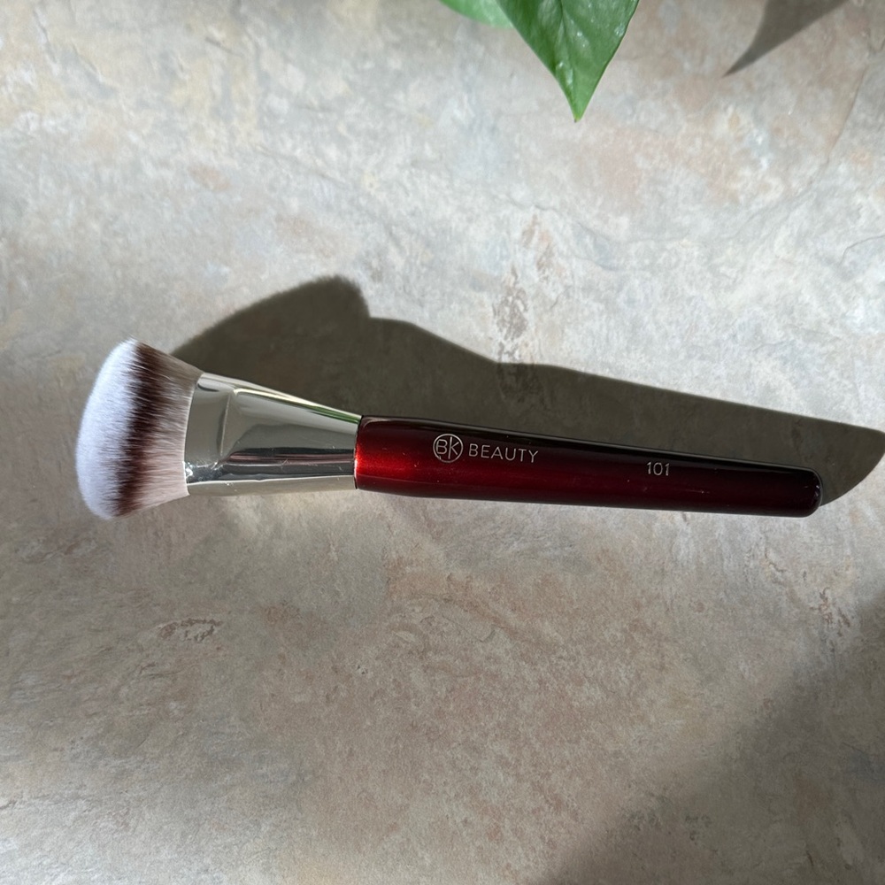 BK Beauty 101 Contoured Foundation Brush